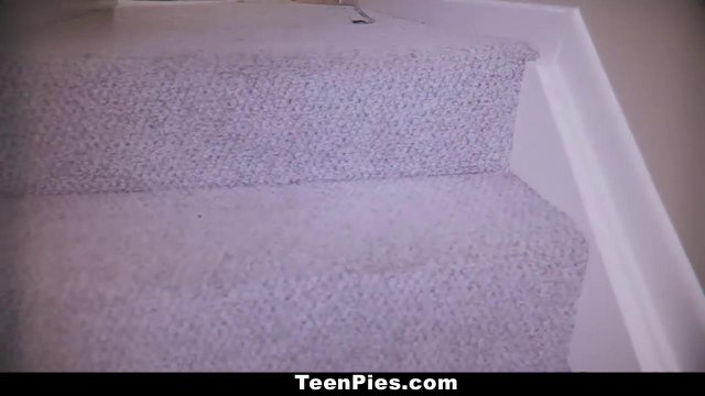 Превью Жопастая изменщица была жестко оттрахана на полу в ванной № 10270