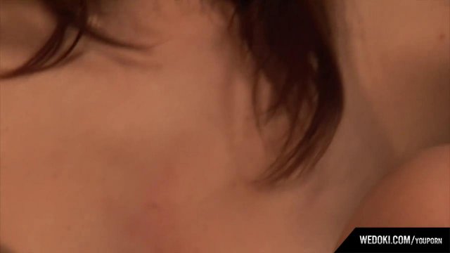 Превью Стройная телка с упругими сиськами тестирует новый резиновый фаллос № 11058