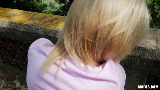 Превью Парень уговорил незнакомку на быстрый секс на улице и минет № 35101