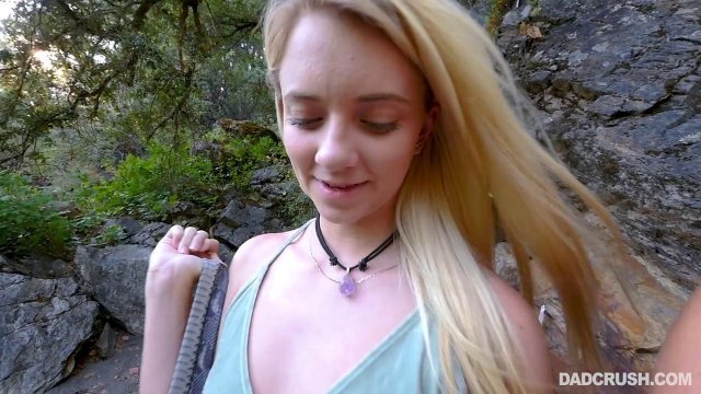 Превью Парень повел блондинку в поход и жарко отымел на природе № 35159