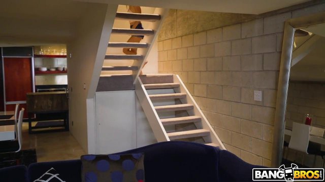 Превью Девушка трахается с бойфрендом сестры, пока та мирно спит № 35262