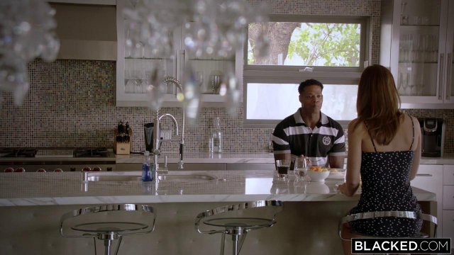 Превью Девушка сосет член негра в душе и занимается с ним страстным сексом на кровати № 35263