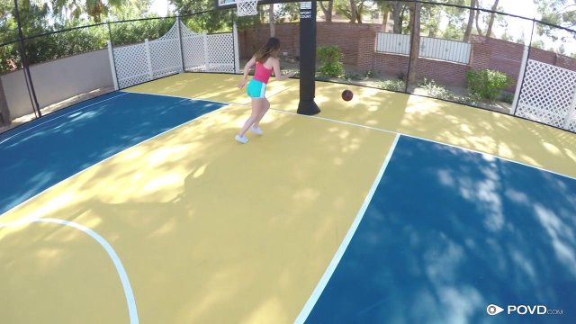 Превью Засветила киску перед соседом и занялась с ним сексом во дворе № 35295