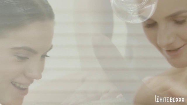 Превью Парень с крепким членом довел до оргазма двух похотливых подружек № 35327