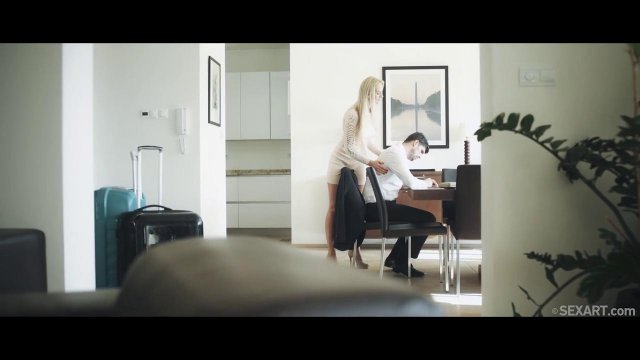 Превью Блондинка сосет член нового приятеля и соблазняет его на секс № 35329