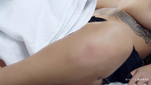 Превью Шикарная телочка просит парня перед работой, чтобы он ее трахнул № 35381