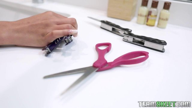 Экзотическая красотка страстно сосет член и трахается с новым приятелем