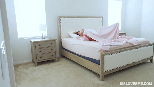 Превью Возбудив парня оральными ласками красотка прыгнула на член верхом № 35388