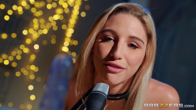 Превью Жарко мастурбирует блондинка киску перед сексом со своим бойфрендом № 35413