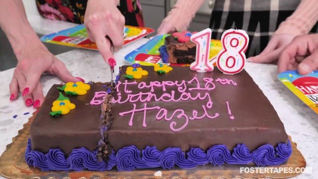 Родители учат молодую парочку, как правильно трахаться