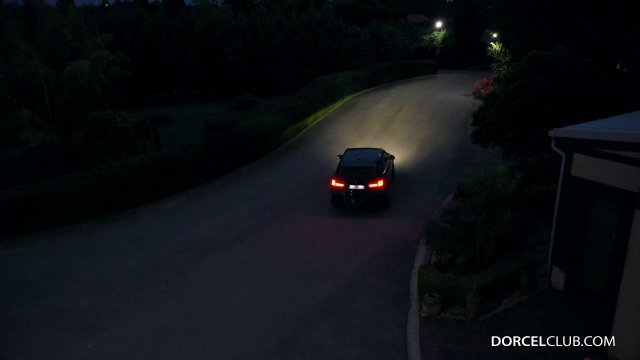 Превью Жаркий секс с симпатичной телочкой на белой кушетке № 35450