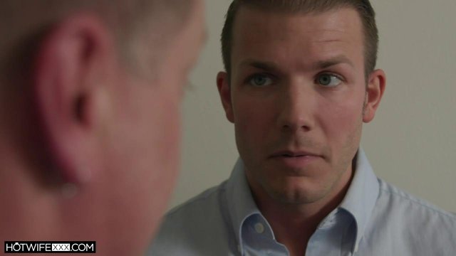 Превью Мужики отымели красотку по очереди в жарком групповом сексе № 35460