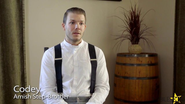 Парочка страстно занялась сексом на глазах у скромной телочки