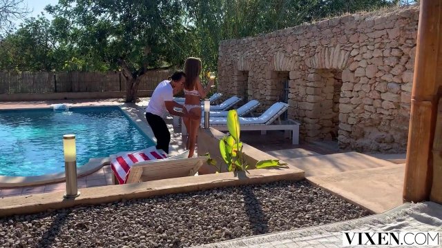 Превью Шлюшка с удовольствием потрахалась с парнем на отдыхе № 36344