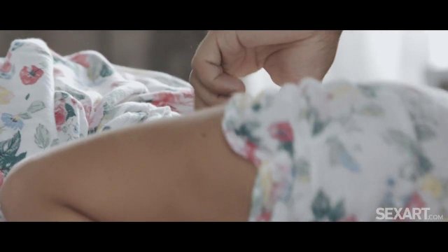 Превью Мужчина разбудил подругу страстным сексом № 36373