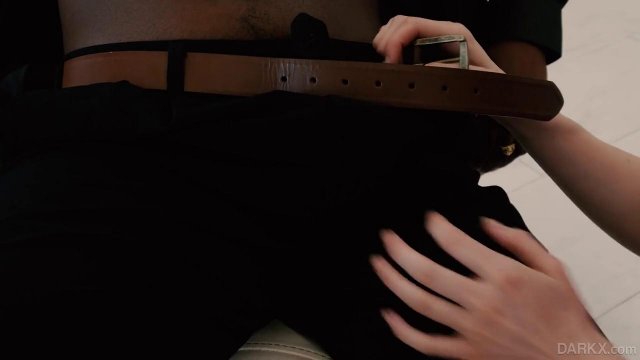 Превью Блондинка подставила волосатую киску для секса с негром № 36385