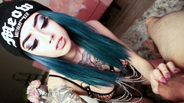 Превью Растатуированная полюбила анальный секс № 36436