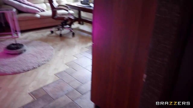 Превью Красотка с дредами присаживается на член парня и долбится с ним перед камерой № 38948