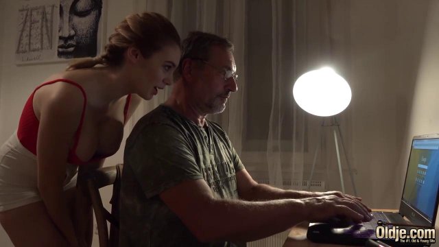 Превью Зрелый мужик жарко отымел проститутку с силиконовыми буферами № 38960