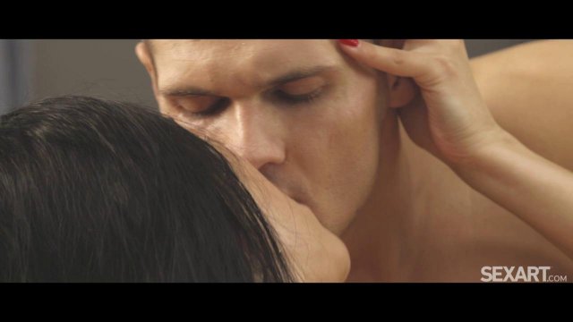 Превью Горячая девица нежно ласкает ствол ухажера в постели № 41474