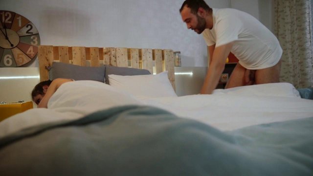 Превью Анальное проникновение приводит в восторг горячую девку № 41503