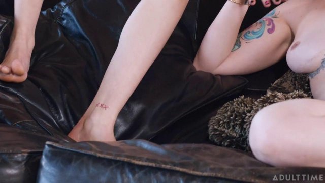 Превью Две девки устроили страстный лесби трах с громкими стонами № 41542