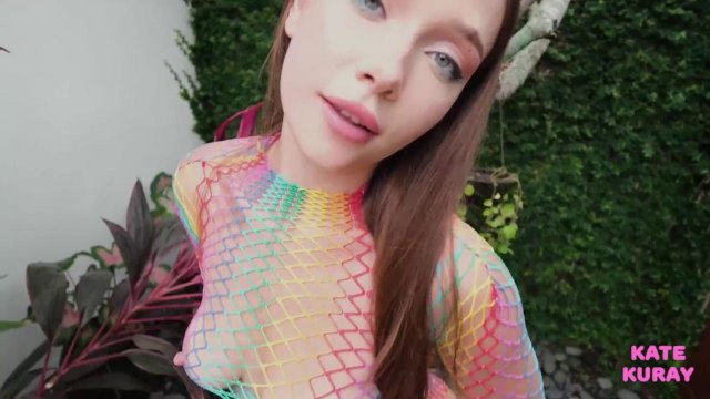 Превью Телка в сетке хорошо сосет парню в саду № 42658