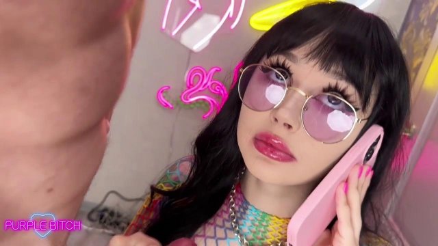 Сучка говорит по телефону с мужем и трахается с любовником