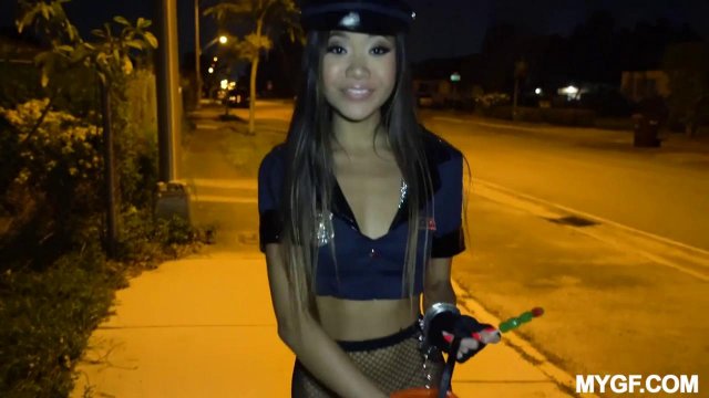 Превью Сосед трахает азиатку в колготках на Хэллоуин № 42702