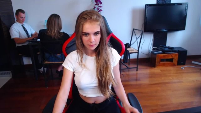 Превью В этом вебкам-офисе творятся интересные вещи № 46846