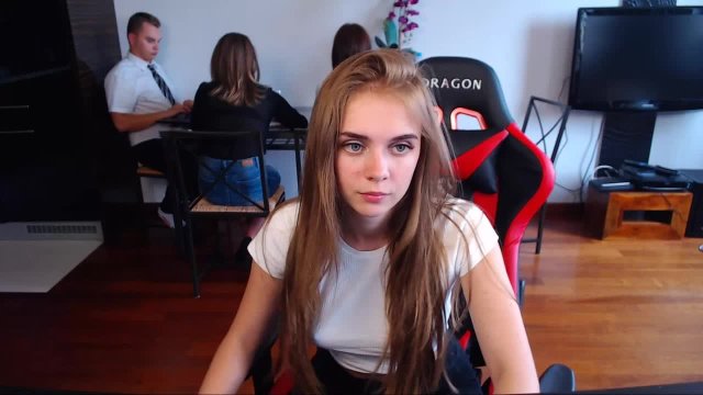 Превью В этом вебкам-офисе творятся интересные вещи № 46846