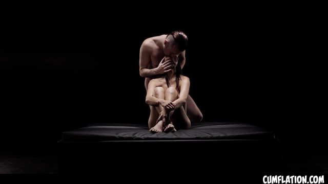 Она кончит как сумасшедшая, потом получит много спермы