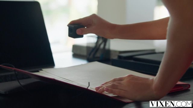 Превью Удовлетворить двух шкур было не так просто № 46932